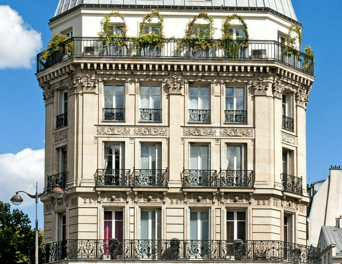 Façade de l'immeuble parisien en pierre de taille - Photographie à Paris, France